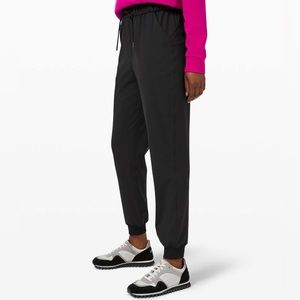 Lululemon Keep Moving Jogger in black